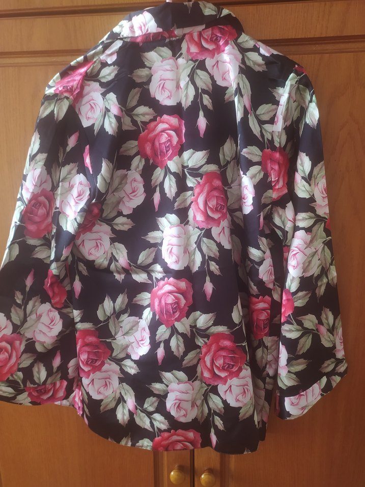 Çiçek Desenli Saten Pijama Takımı - Görsel 2