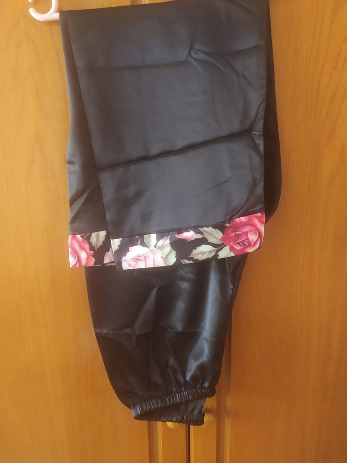 Çiçek Desenli Saten Pijama Takımı - Görsel 3