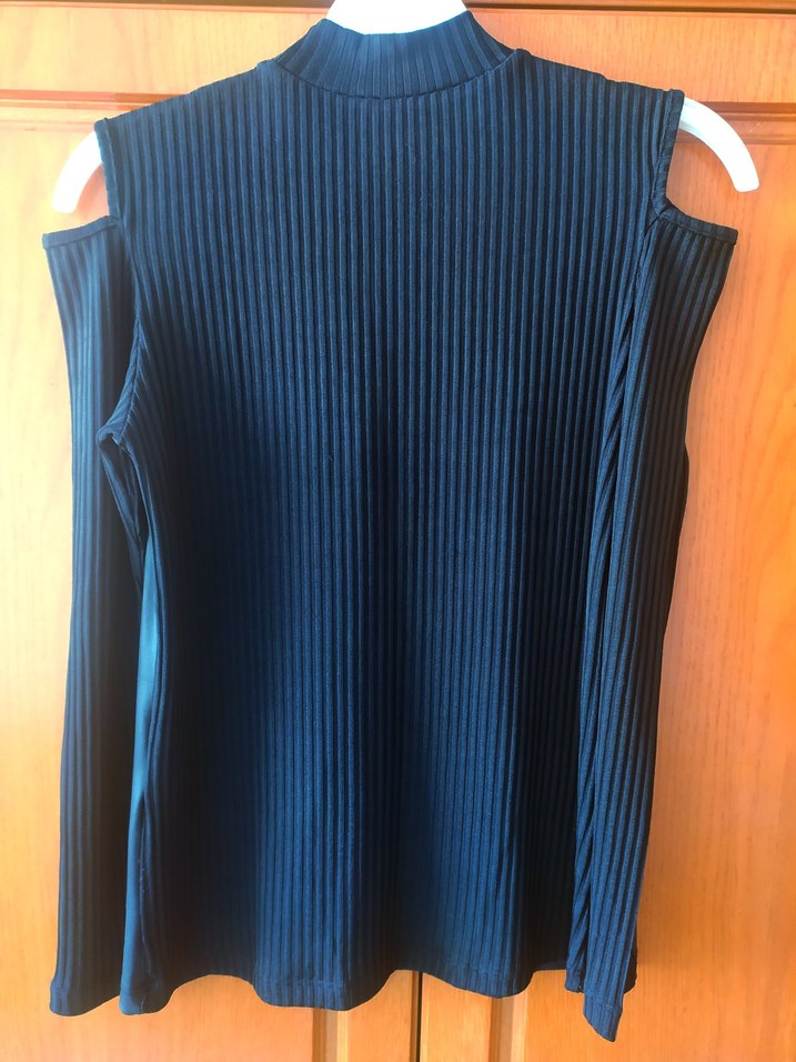 Siyah Deri Görünümlü Omuzları Açık Bluz - Görsel 2