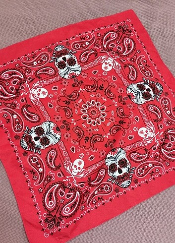 Kırmızı bandana
