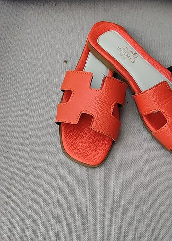 Kemer Detaylı Kırmızı Kadın Terlik - Görsel 2