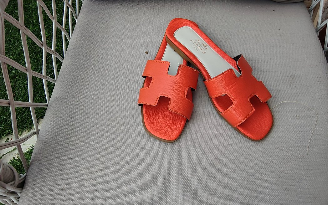 Kemer Detaylı Kırmızı Kadın Terlik - Görsel 2