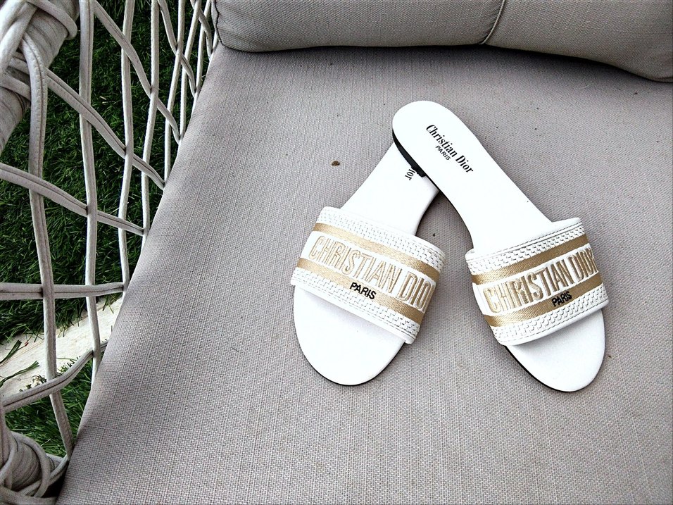 Beyaz Nakışlı Kadın Terlik - Görsel 2