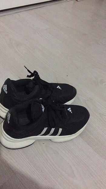 Siyah adidas ayakkabı