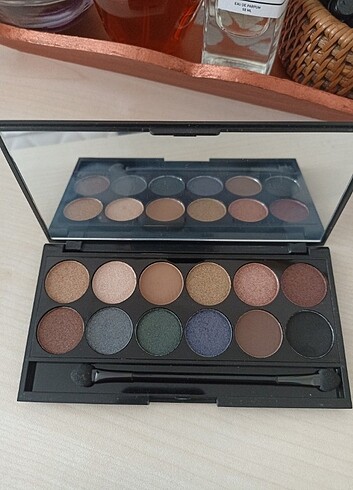 Sleek Far Paleti