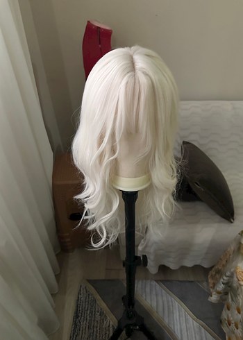 Şeffaf Beyaz Sentetik Uzun Dalgalı Peruk - Görsel 2