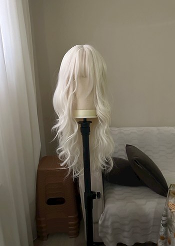 Şeffaf Beyaz Sentetik Uzun Dalgalı Peruk - Görsel 3
