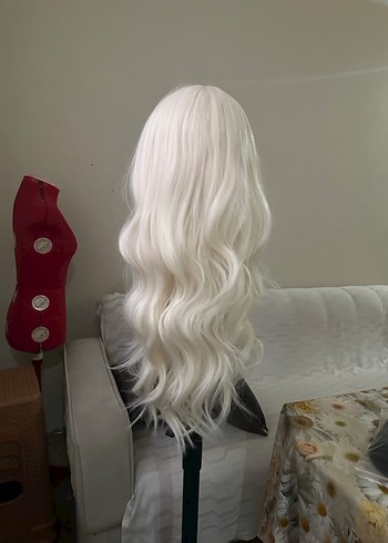 Şeffaf Beyaz Sentetik Uzun Dalgalı Peruk - Görsel 5