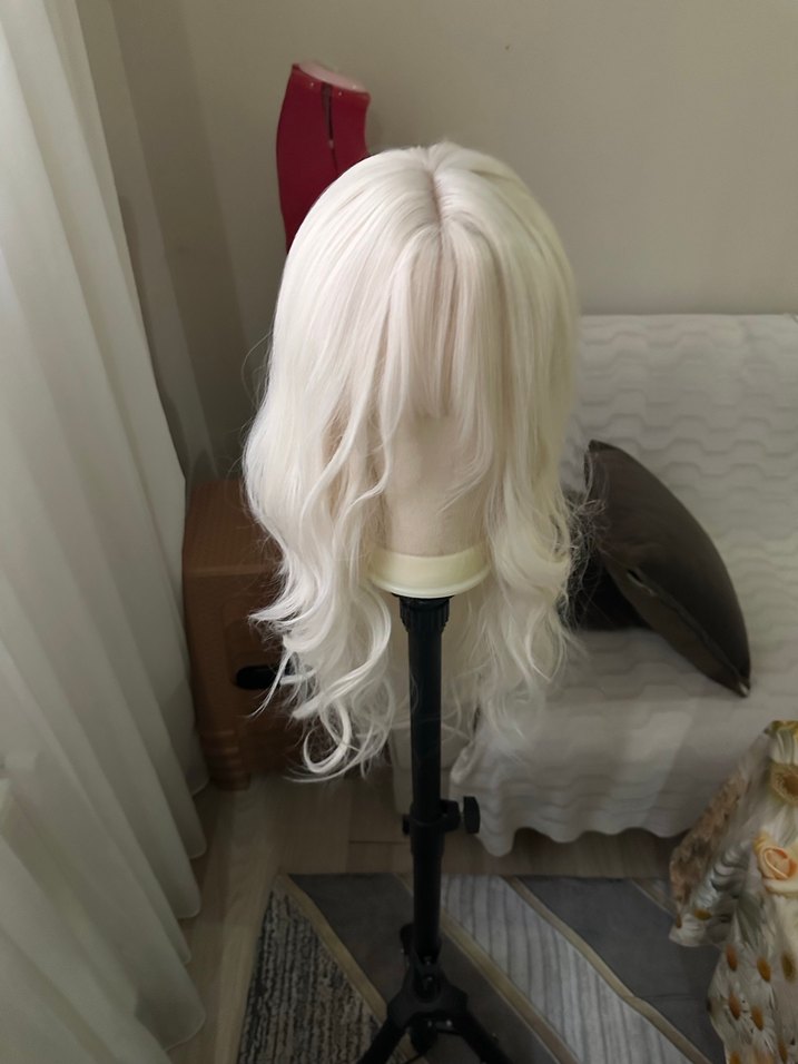 Şeffaf Beyaz Sentetik Uzun Dalgalı Peruk - Görsel 2