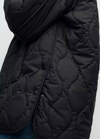 xs Beden Zara sıyah kapsonlu mont