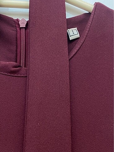 38 Beden bordo Renk BORDO ELBİSE??