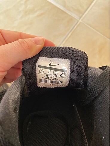 37 Beden siyah Renk Nike siyah spor ayakkabı