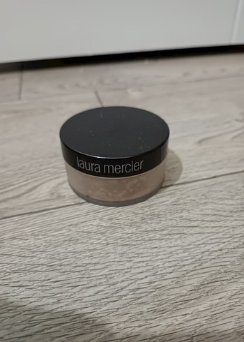 Laura Mercier