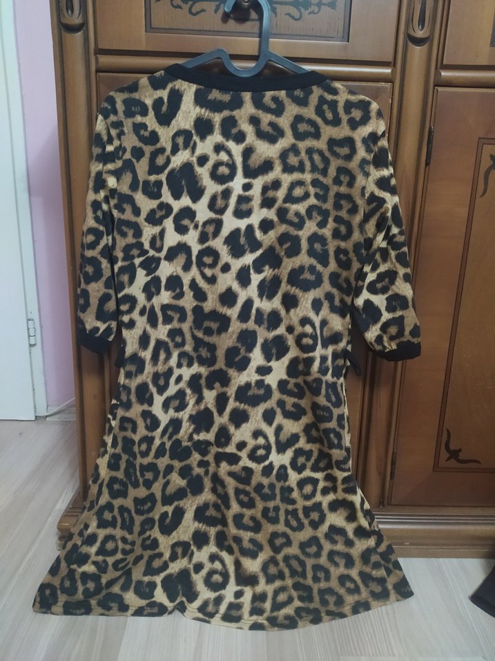 Leopar Desenli Uzun Kollu Kadın Sabahlık - Görsel 4