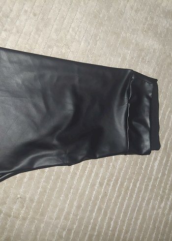 Kadın Siyah Deri Mini Şort - Görsel 5