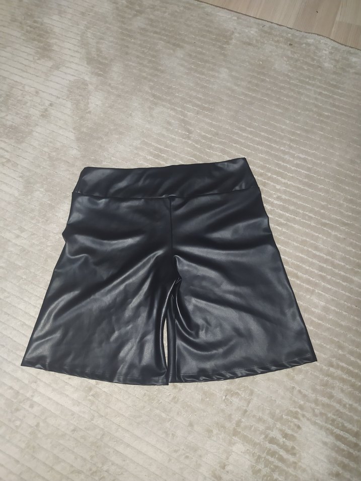 Kadın Siyah Deri Mini Şort - Görsel 4