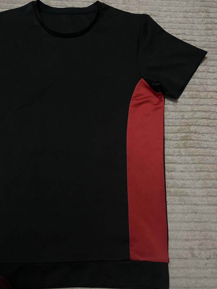 Siyah Kırmızı Yan Detaylı Erkek Tişört - Görsel 2