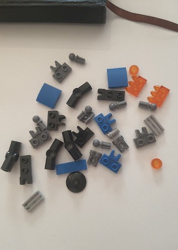 Beden Çeşitli Renklerde Lego Parçaları adet fiyatı 5 TL dir 6 al 5 öde