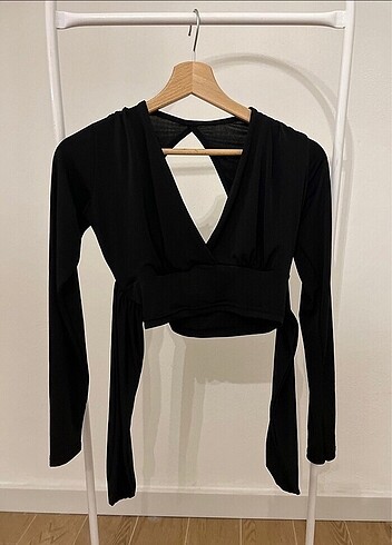 Dekolte siyah crop bluz