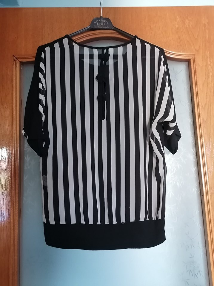 Çizgili ve arkada kurdele detaylı kadın bluz - Görsel 2