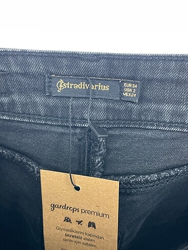 34 Beden siyah Renk Stradivarius Jean / Kot Şort %70 İndirimli.