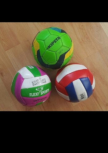 Futbol ve voleybol topu