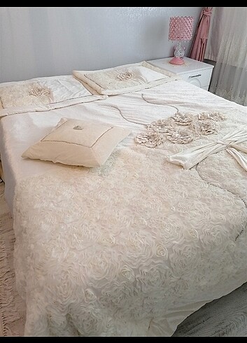 Güpürlu yatak örtüsü 