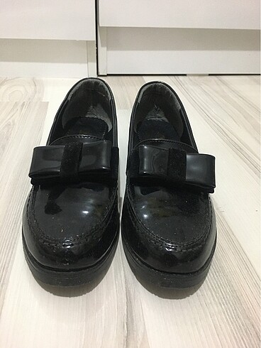 Siyah Fiyonklu Rugan Loafer