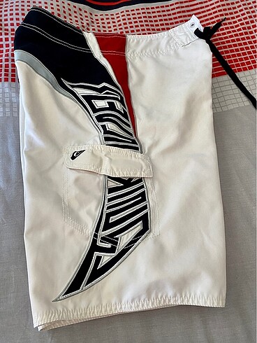 13-14 Yaş Beden Orijinal Quiksilver çocuk şortu