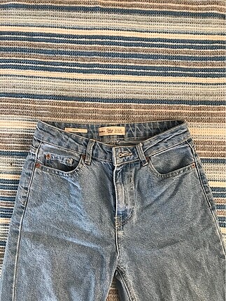 Bershka Açık Mavi Mom Fit Jean