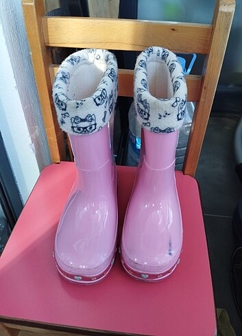 Gezer yağmur botu