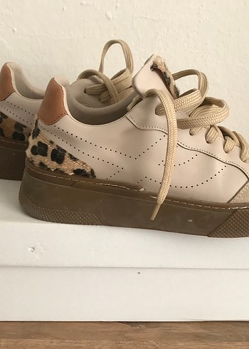 Leopar Desenli Bej Kadın Spor Ayakkabı