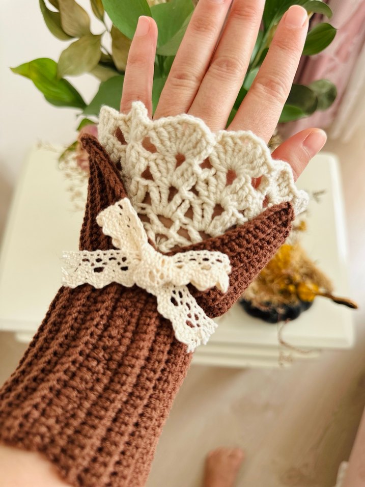 Dantel Detaylı Kahverengi Örgü Kadın Eldiven - Görsel 2