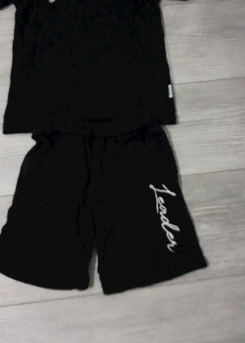 Kız Siyah Kapüşonlu Tişört ve Şort Takım - Görsel 2