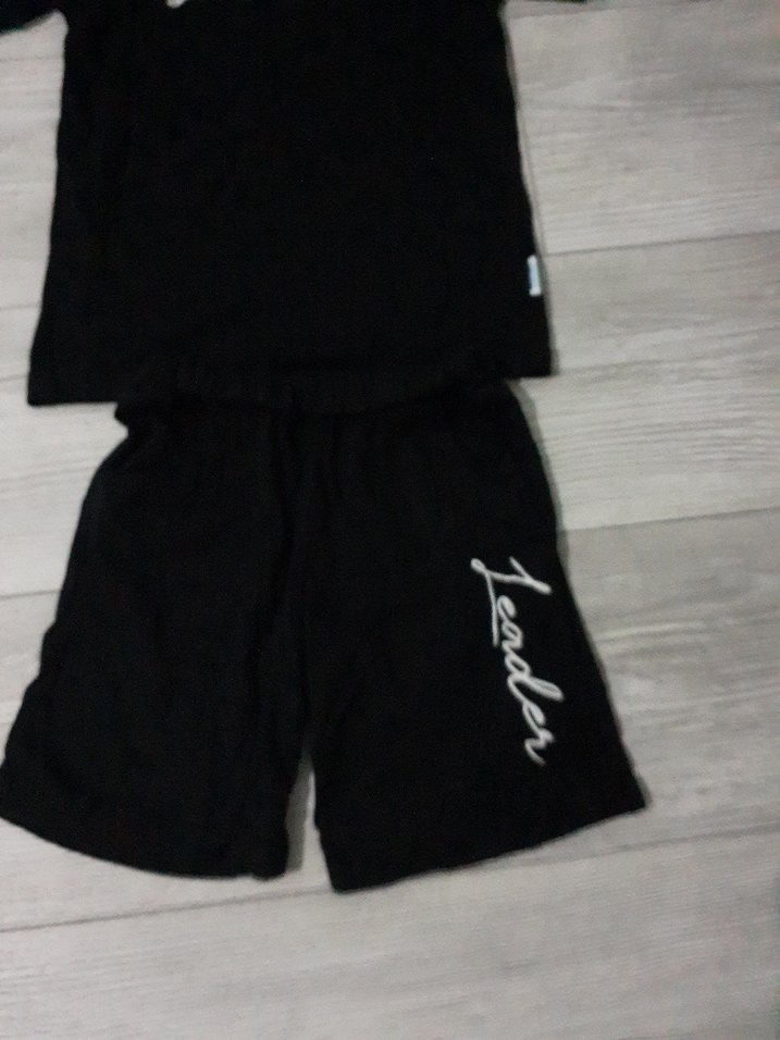 Kız Siyah Kapüşonlu Tişört ve Şort Takım - Görsel 2