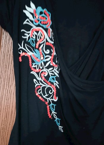 Siyah Desenli Drapeli Kısa Kollu Bluz - Görsel 2