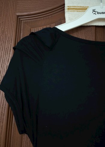 Siyah Desenli Drapeli Kısa Kollu Bluz - Görsel 4