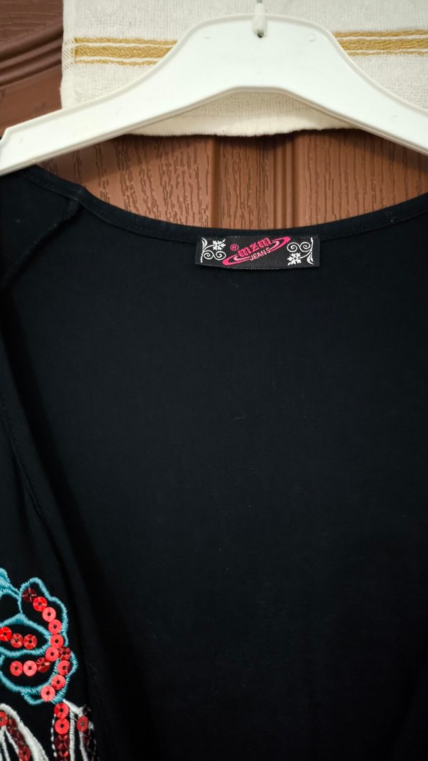 Siyah Desenli Drapeli Kısa Kollu Bluz - Görsel 5