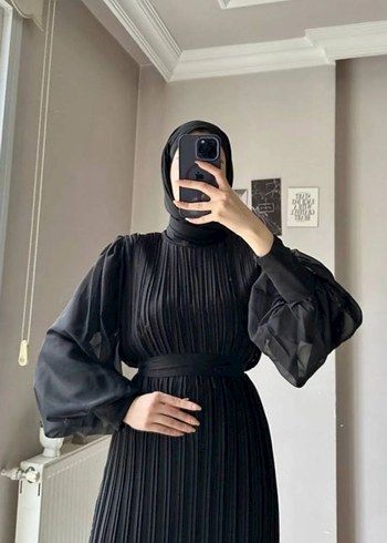 Uzun Piliseli Siyah Elbise - Görsel 4