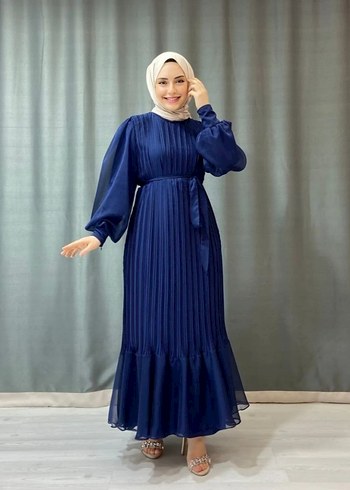 Uzun Piliseli Siyah Elbise - Görsel 2