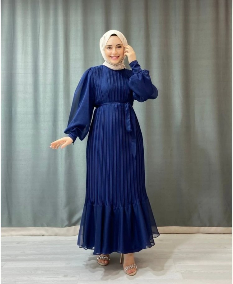 Uzun Piliseli Siyah Elbise - Görsel 2