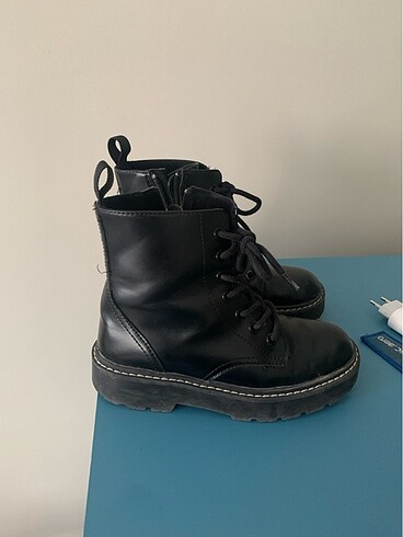 H&M Bot 33 numara