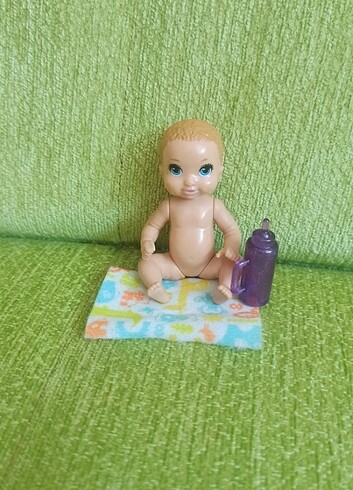 Barbie Skipper mini bebek 