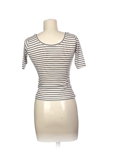 s Beden Trendyol & Milla T-shirt %70 İndirimli.