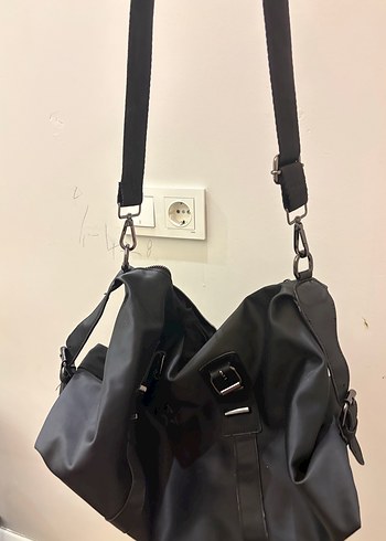 Siyah Parlak Deri Kadın Çanta - Görsel 2
