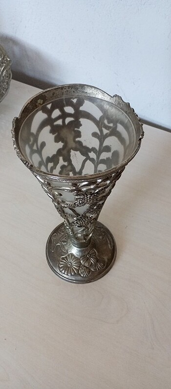  Beden Gümüş vazo