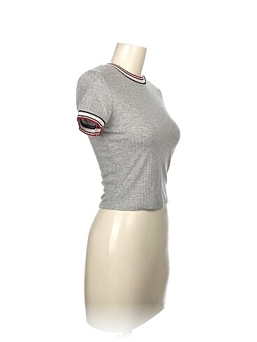 Bershka Bershka T-shirt %70 İndirimli.