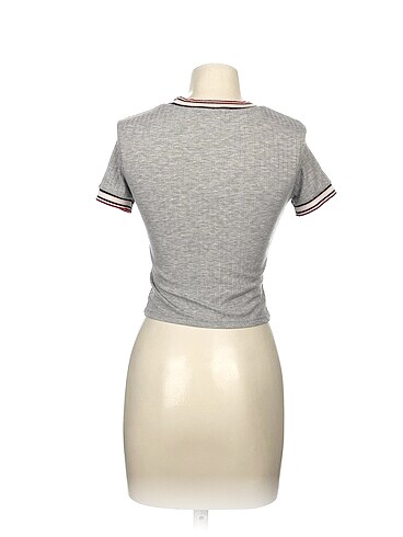 s Beden Bershka T-shirt %70 İndirimli.