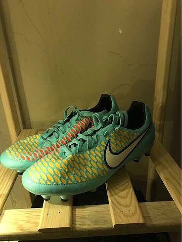 NİKE MAGISTA KRAMPON