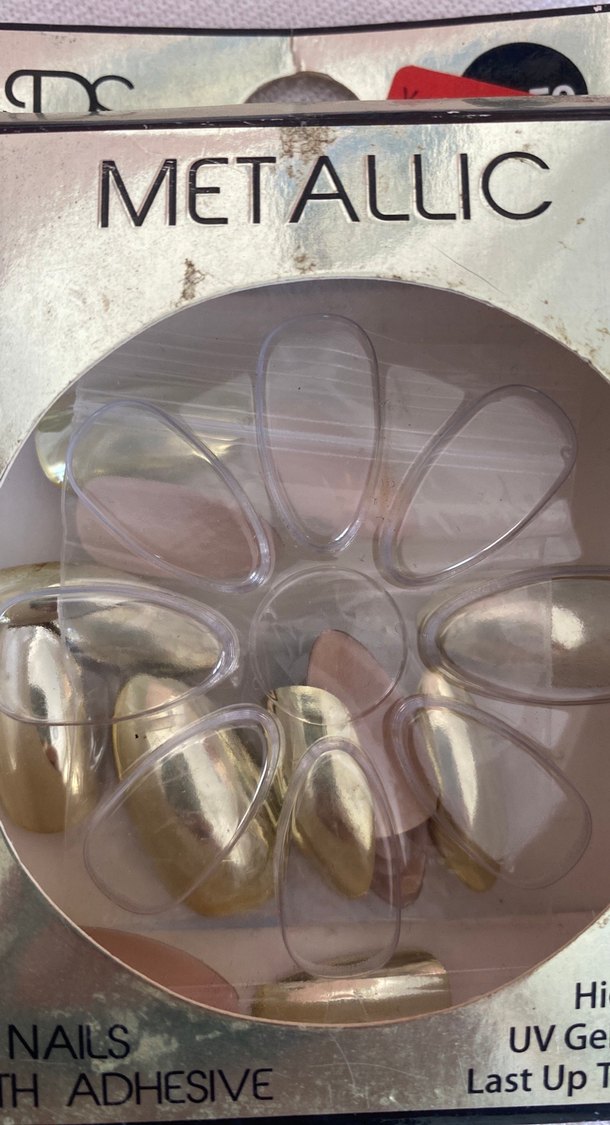 Takma tırnaklar ve yaoştrıcu - Görsel 2